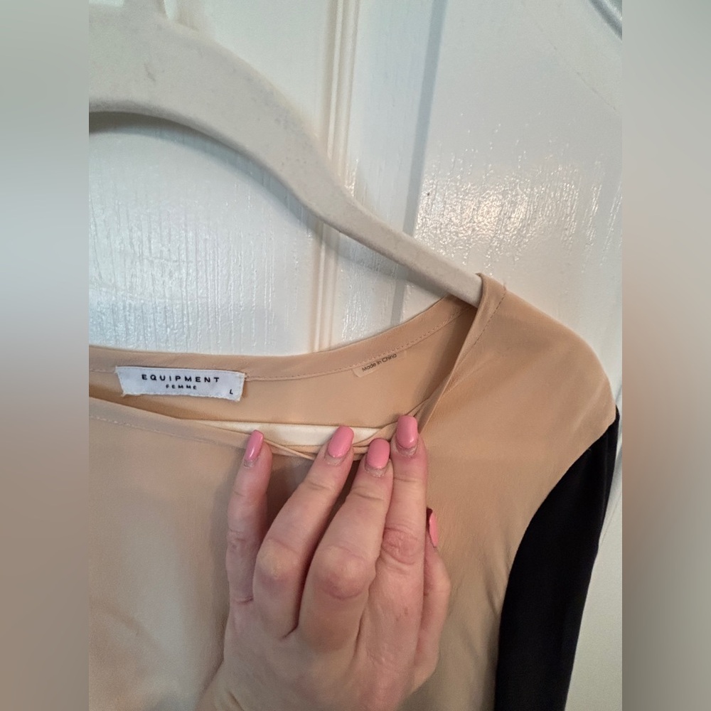 Equipment Beige and Black Long Sleeve Top Women’s L 100% Silk Style Q23-E315K - Picture 4 of 7